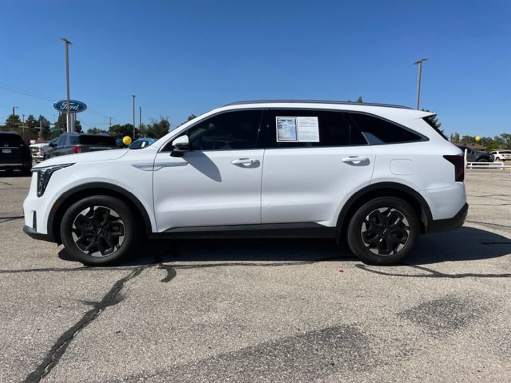 Used 2024 Kia Sorento S SUV