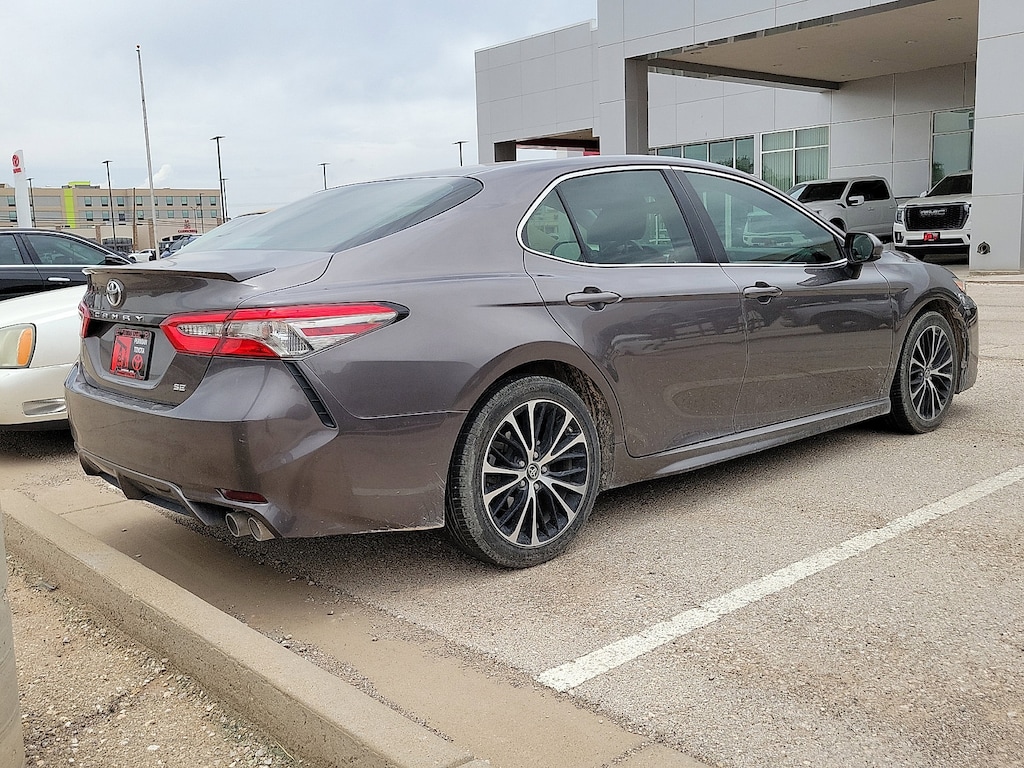 Used 2018 Toyota Camry SE Sedan