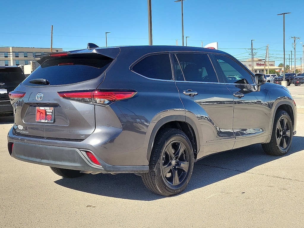Used 2023 Toyota Highlander LE SUV