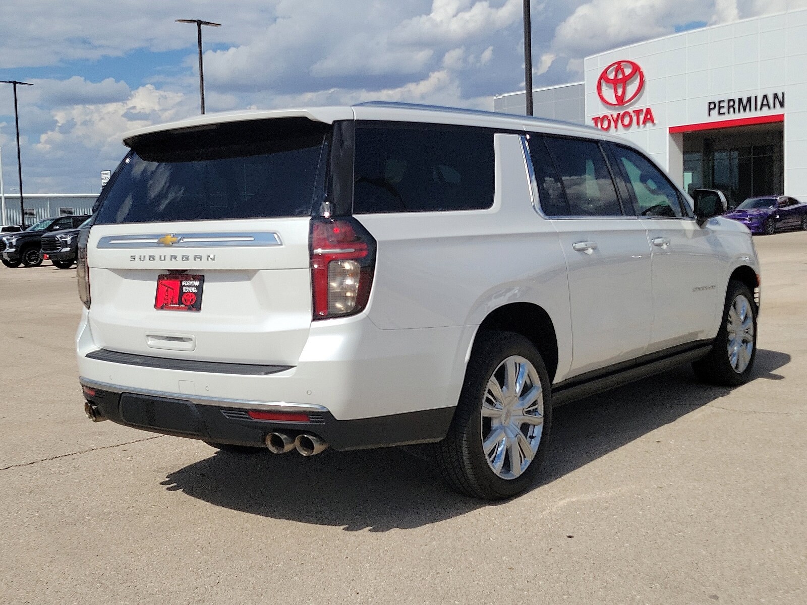 2023 Chevrolet Suburban High Country photo 3