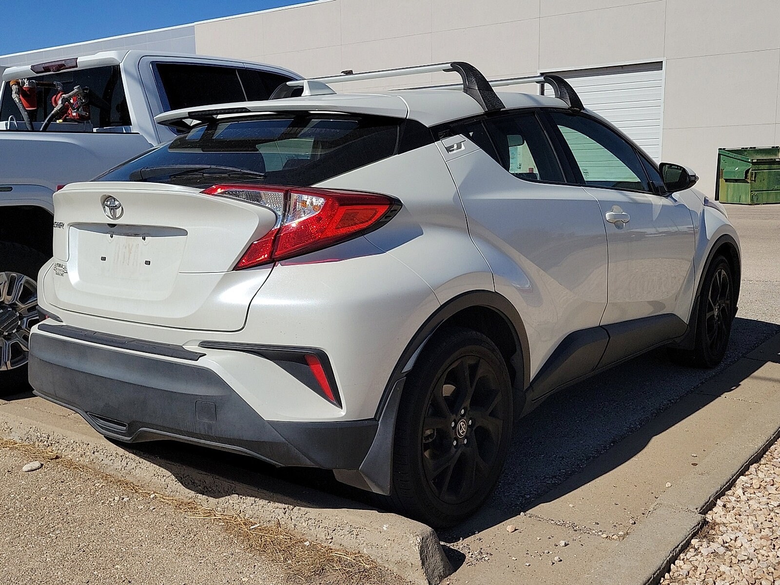2021 Toyota C-HR XLE photo 3