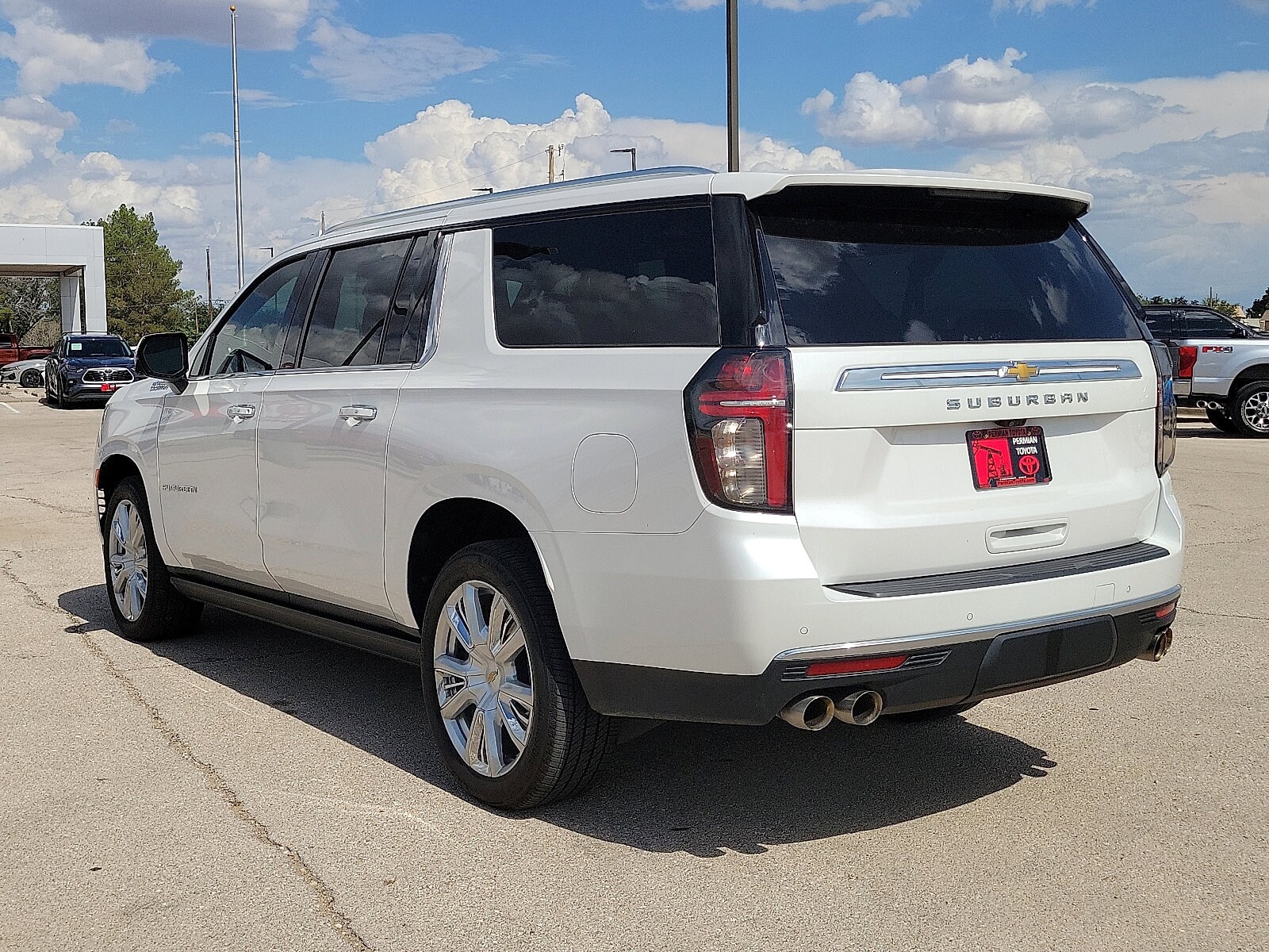 2023 Chevrolet Suburban High Country photo 2