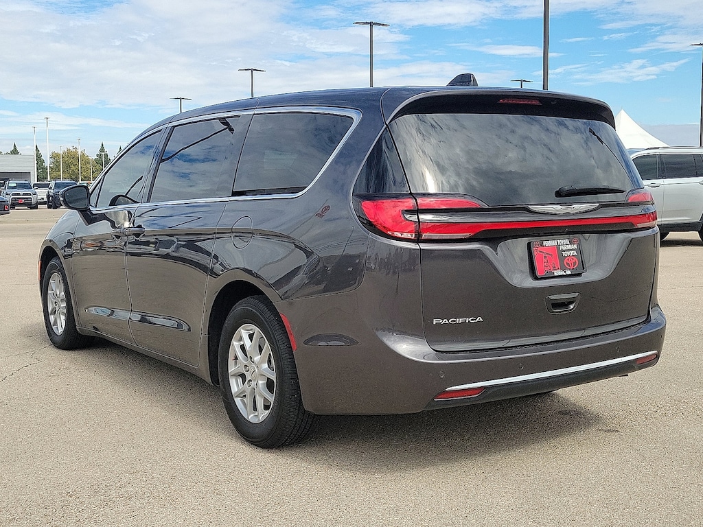 Used 2023 Chrysler Pacifica Touring L Van Passenger Van