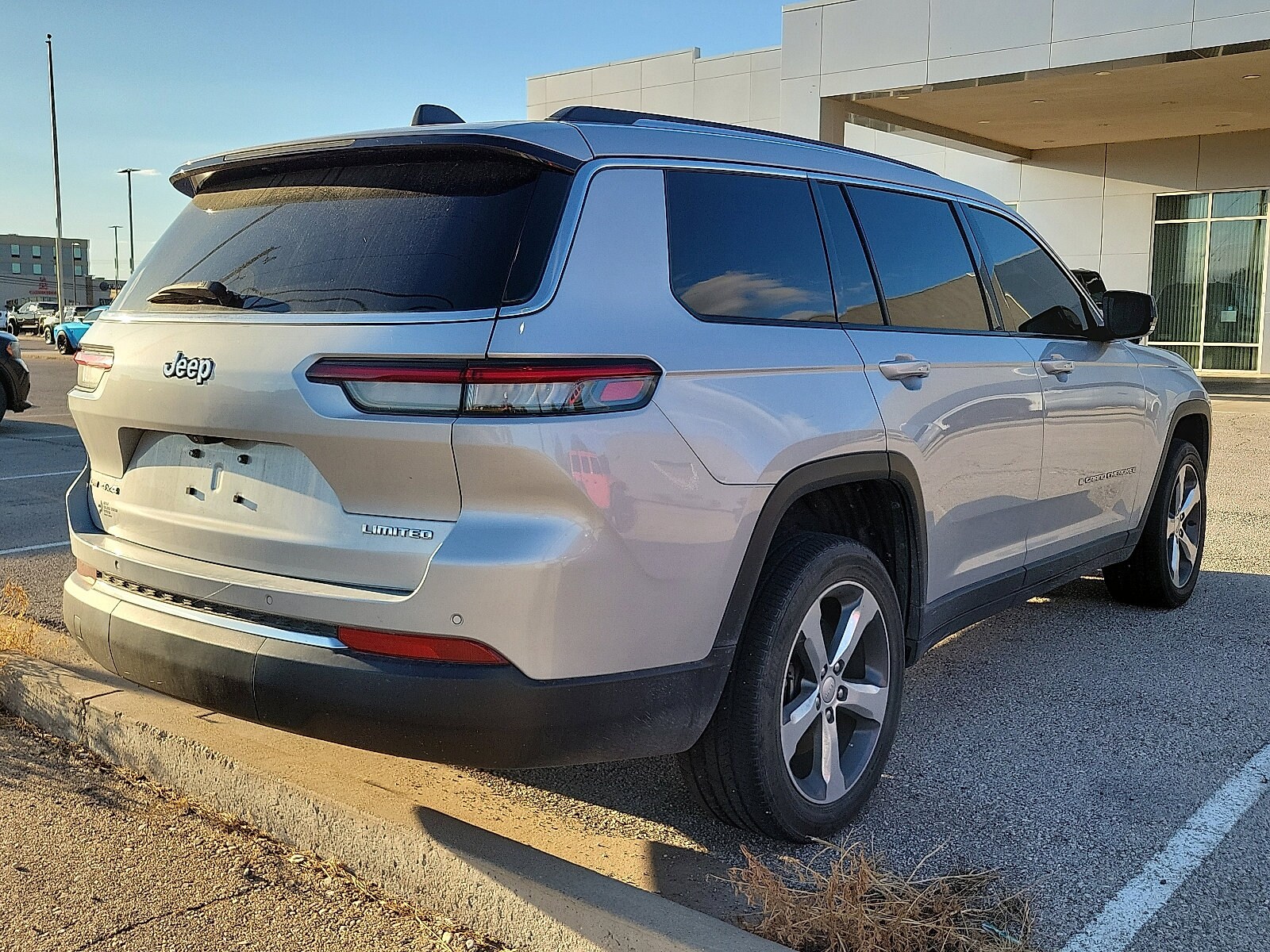 2021 Jeep Grand Cherokee Limited photo 2