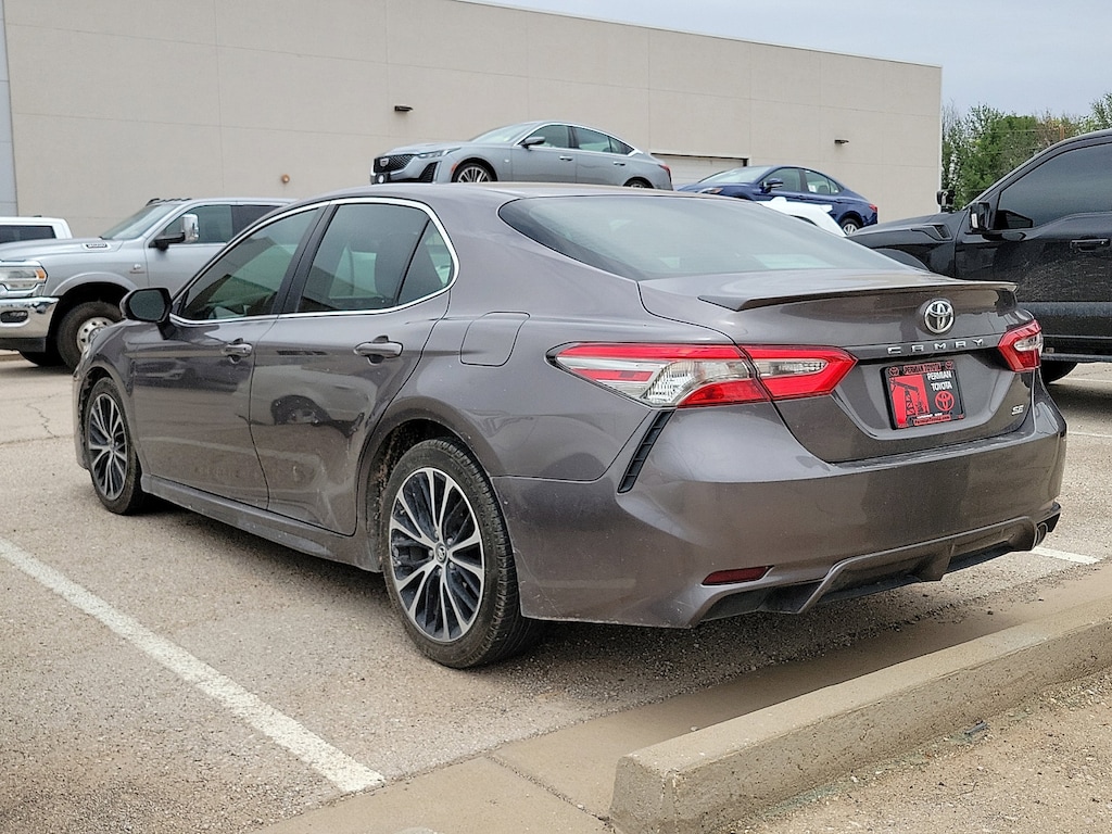Used 2018 Toyota Camry SE Sedan