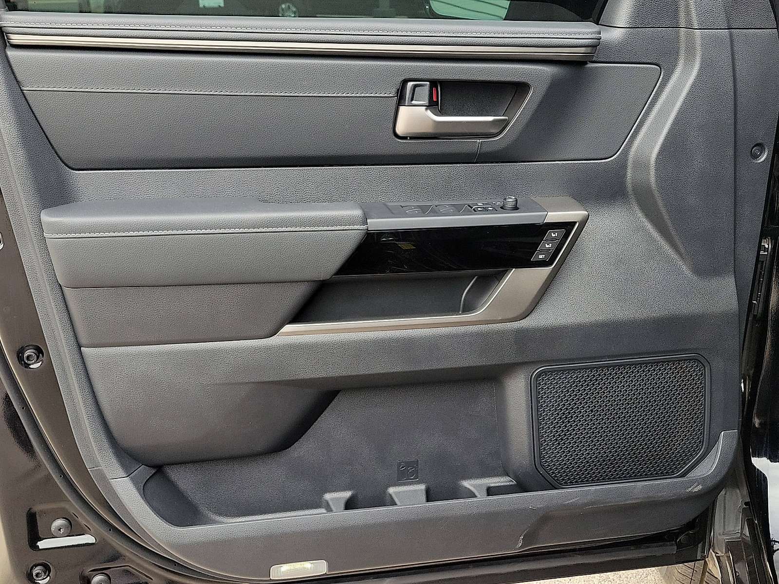 2026 Toyota Tundra Limited - Photo 11