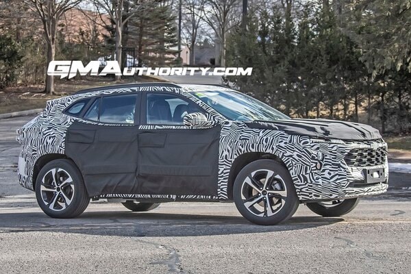 Chevrolet-Crossover-larger-than-Trailblazer-smaller-than-Equinox-Prototype-Spy-Shots-March-2022-003.jpg