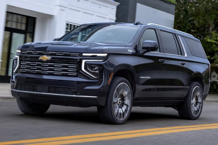 2025-Chevrolet-Suburban-High-Country-Press-Photos-Exterior-004-side-front-three-quarters-DRL-daytime-running-lights-720x480.jpg