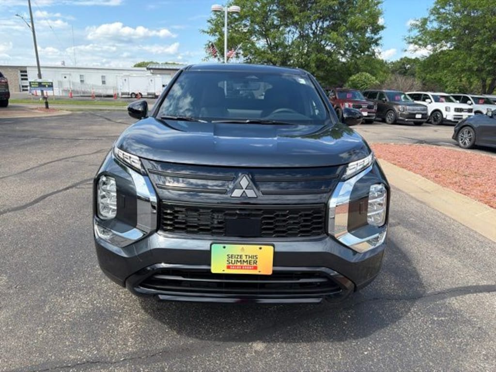 New 2026 Mitsubishi Outlander LE SUV