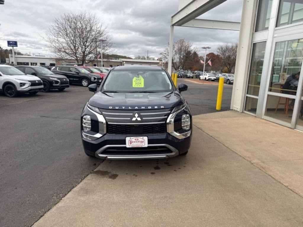 New 2025 Mitsubishi Outlander SE SUV