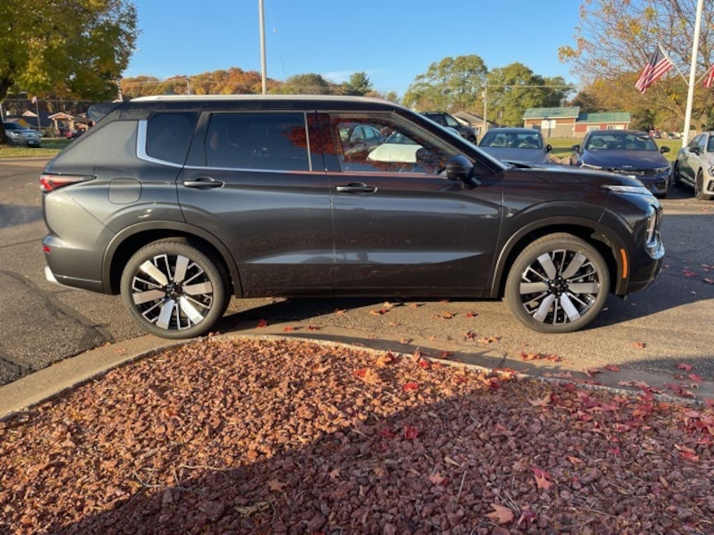 New 2025 Mitsubishi Outlander SEL SUV