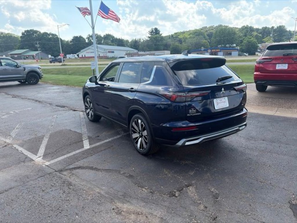 New 2026 Mitsubishi Outlander SE SUV