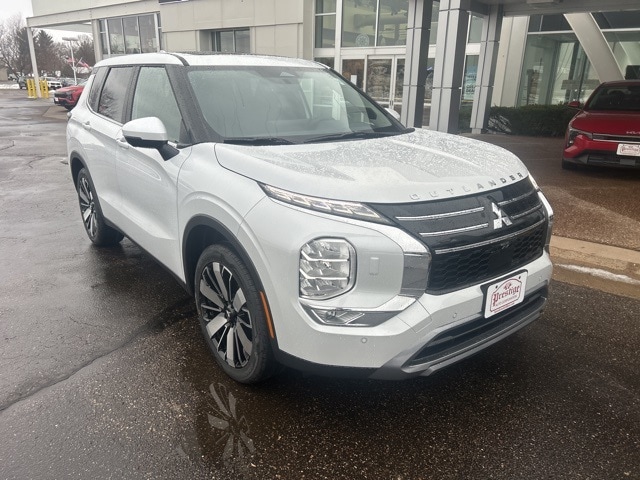 2025 Mitsubishi Outlander SE's photo