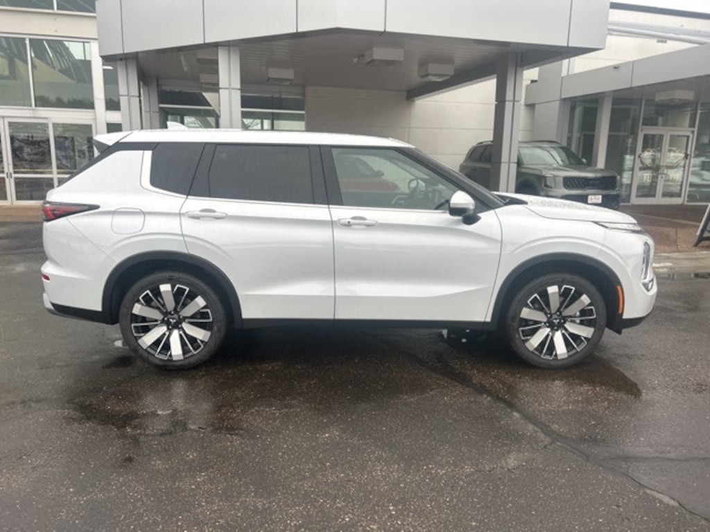 New 2025 Mitsubishi Outlander SE SUV