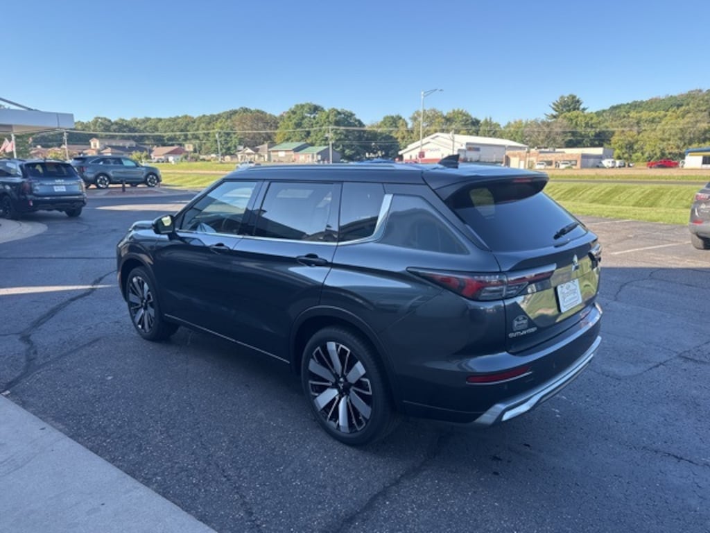 New 2025 Mitsubishi Outlander SEL SUV