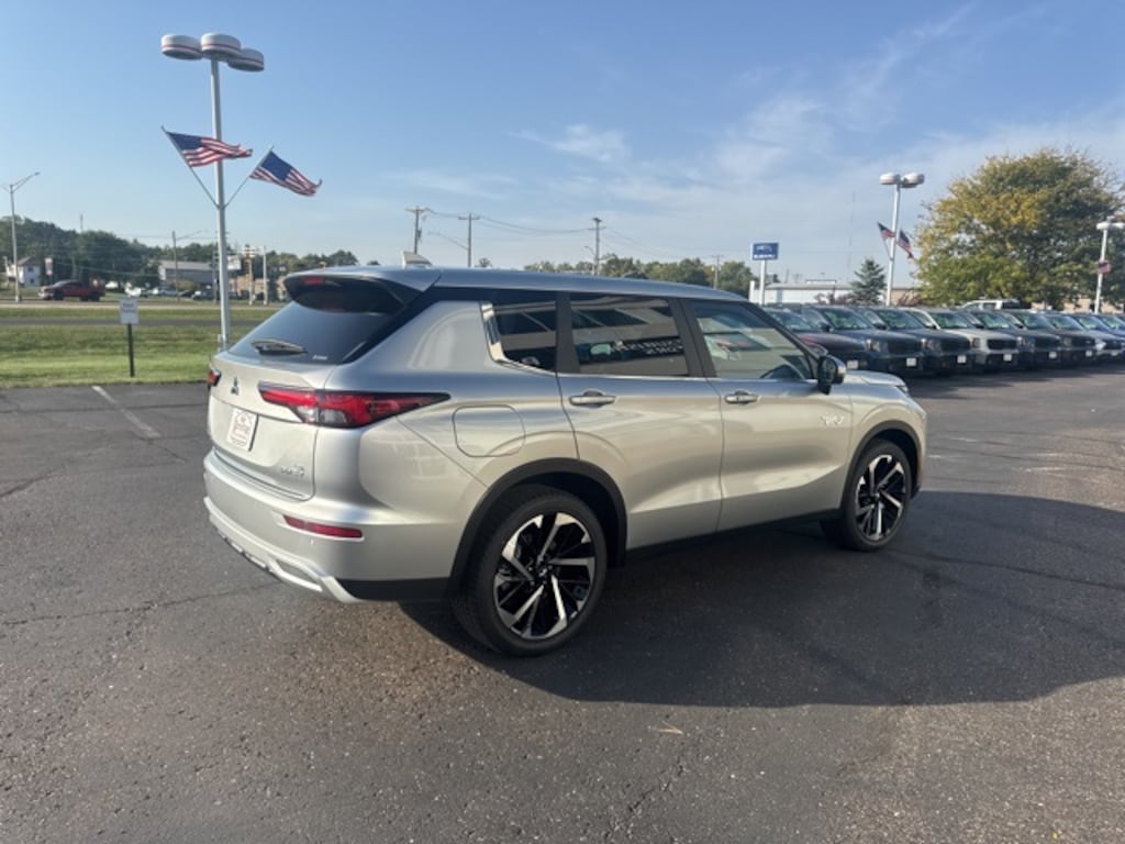 New 2025 Mitsubishi Outlander PHEV SE SUV