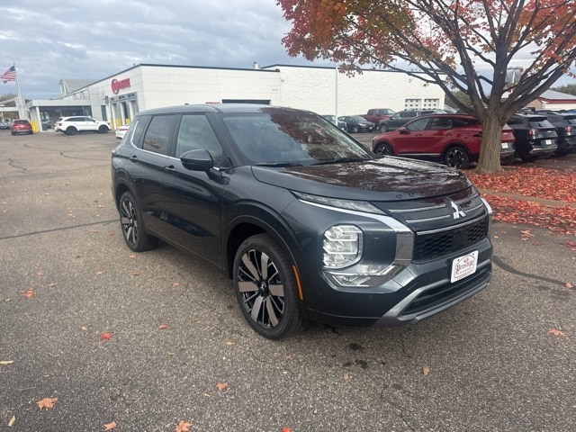 2025 Mitsubishi Outlander SE's photo