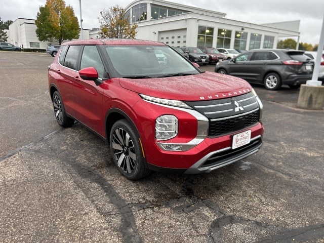 2025 Mitsubishi Outlander SE's photo