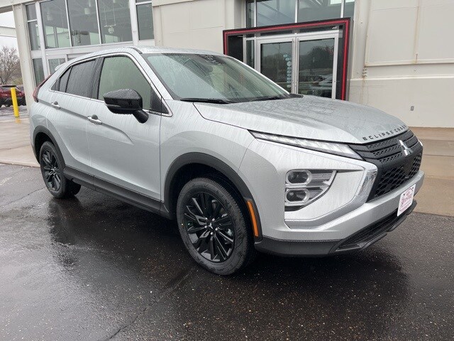 2025 Mitsubishi Eclipse Cross LE photo 3