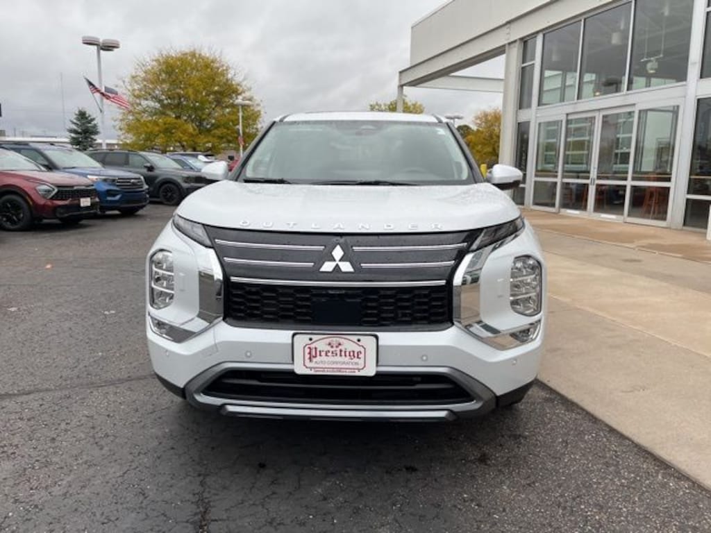 New 2025 Mitsubishi Outlander SE SUV