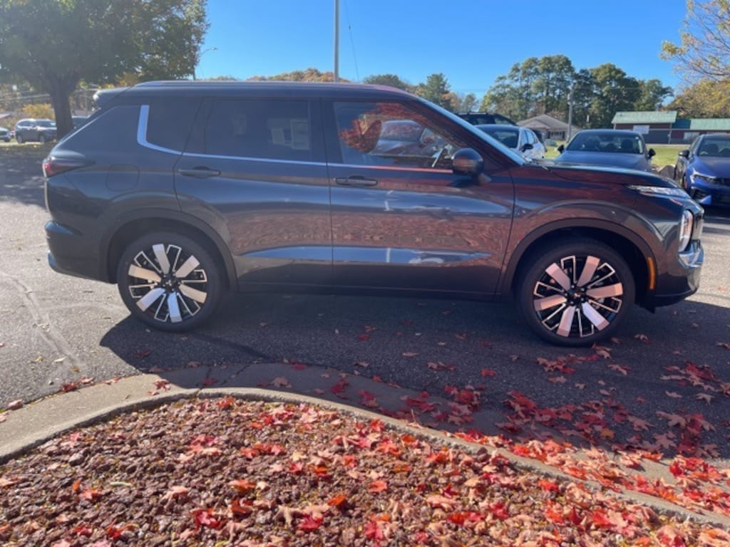 New 2025 Mitsubishi Outlander SEL SUV