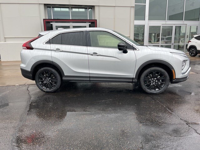 2025 Mitsubishi Eclipse Cross LE photo 4