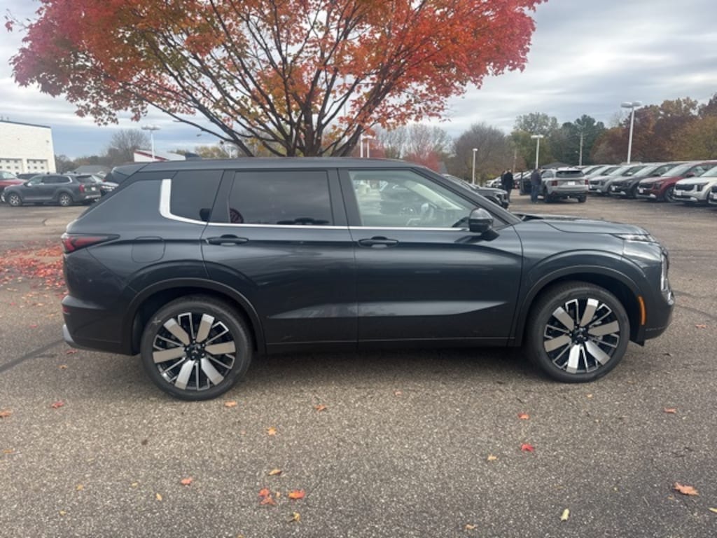New 2025 Mitsubishi Outlander SE SUV