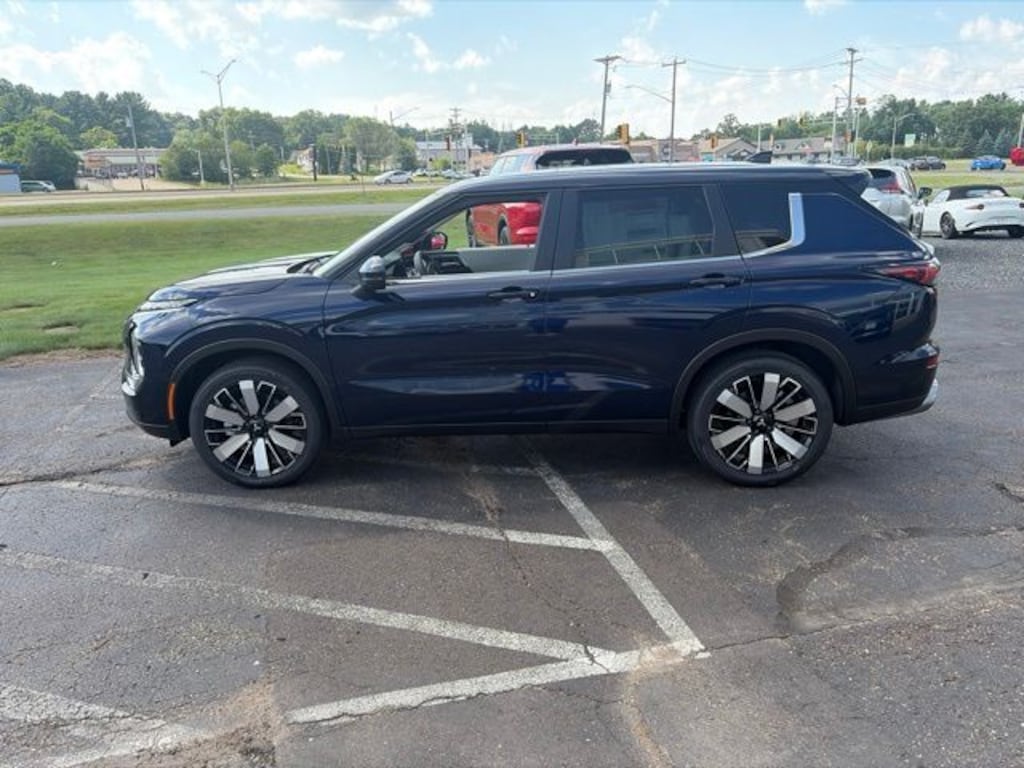 New 2026 Mitsubishi Outlander SE SUV