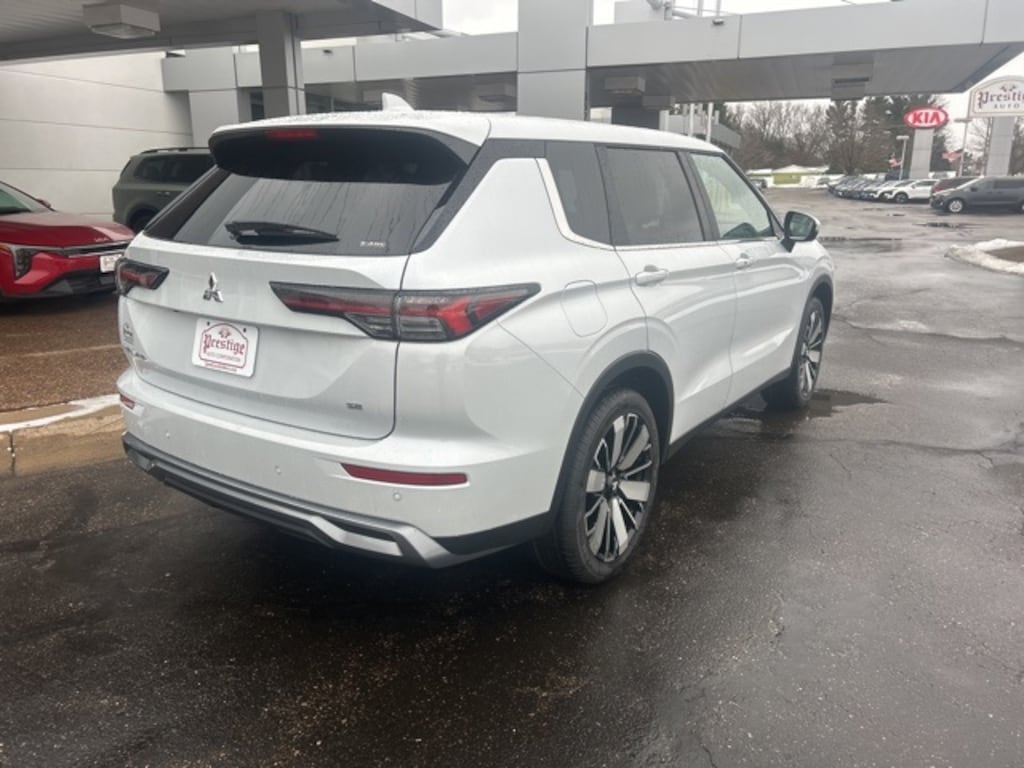New 2025 Mitsubishi Outlander SE SUV