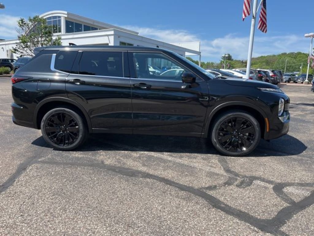 New 2026 Mitsubishi Outlander LE SUV
