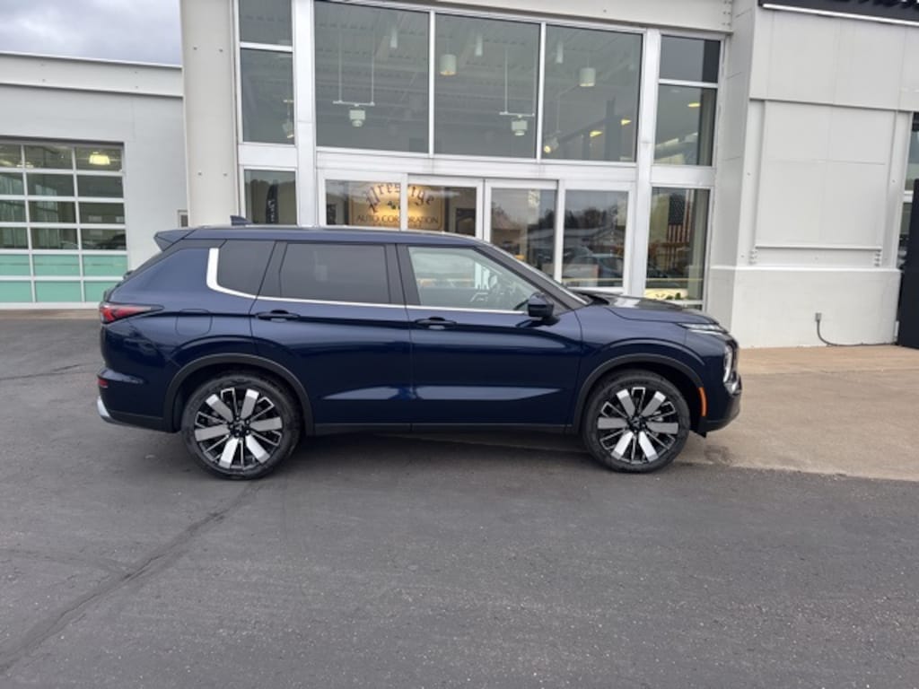 New 2025 Mitsubishi Outlander SE SUV