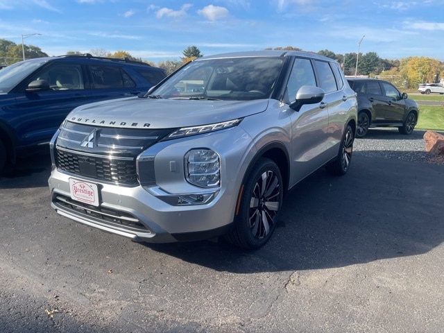 2025 Mitsubishi Outlander SE's photo