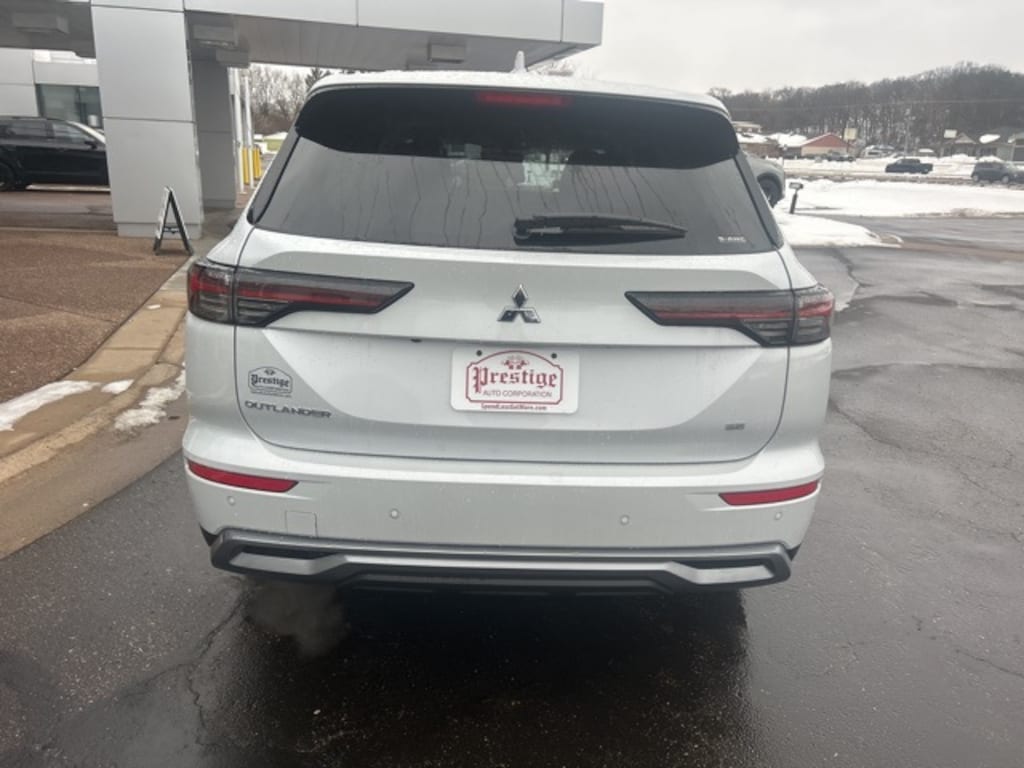 New 2025 Mitsubishi Outlander SE SUV