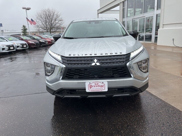 2025 Mitsubishi Eclipse Cross LE photo 2