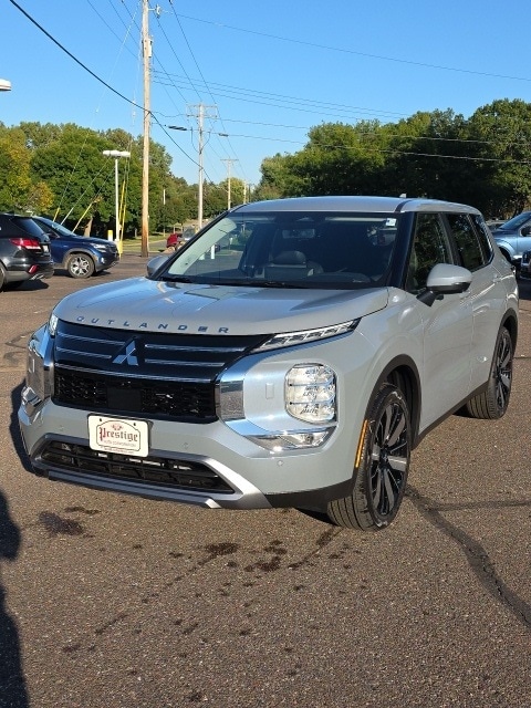 2025 Mitsubishi Outlander SE's photo