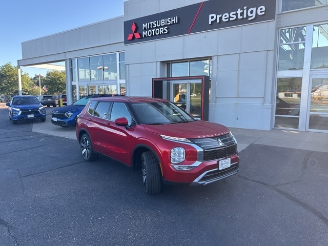 2025 Mitsubishi Outlander SE's photo