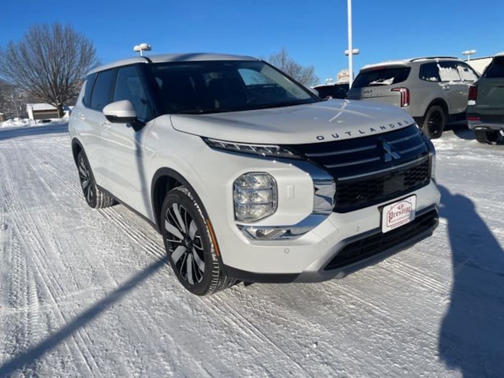 New 2025 Mitsubishi Outlander SE SUV