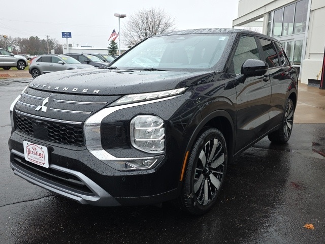 2025 Mitsubishi Outlander SE's photo