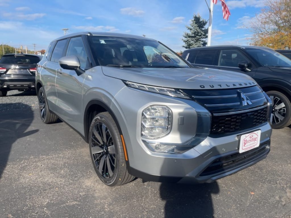 New 2025 Mitsubishi Outlander SE SUV