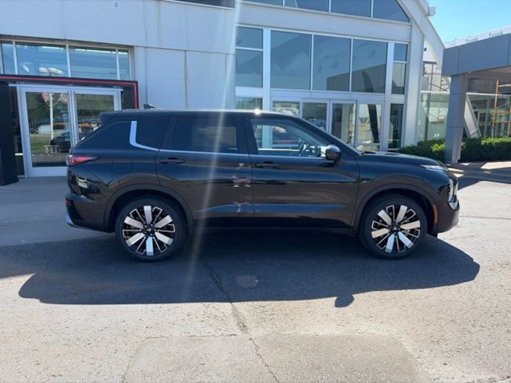 New 2026 Mitsubishi Outlander SE SUV