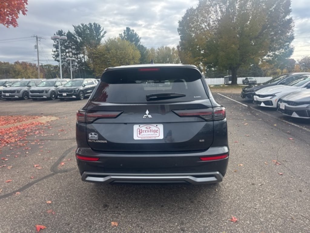 New 2025 Mitsubishi Outlander SE SUV