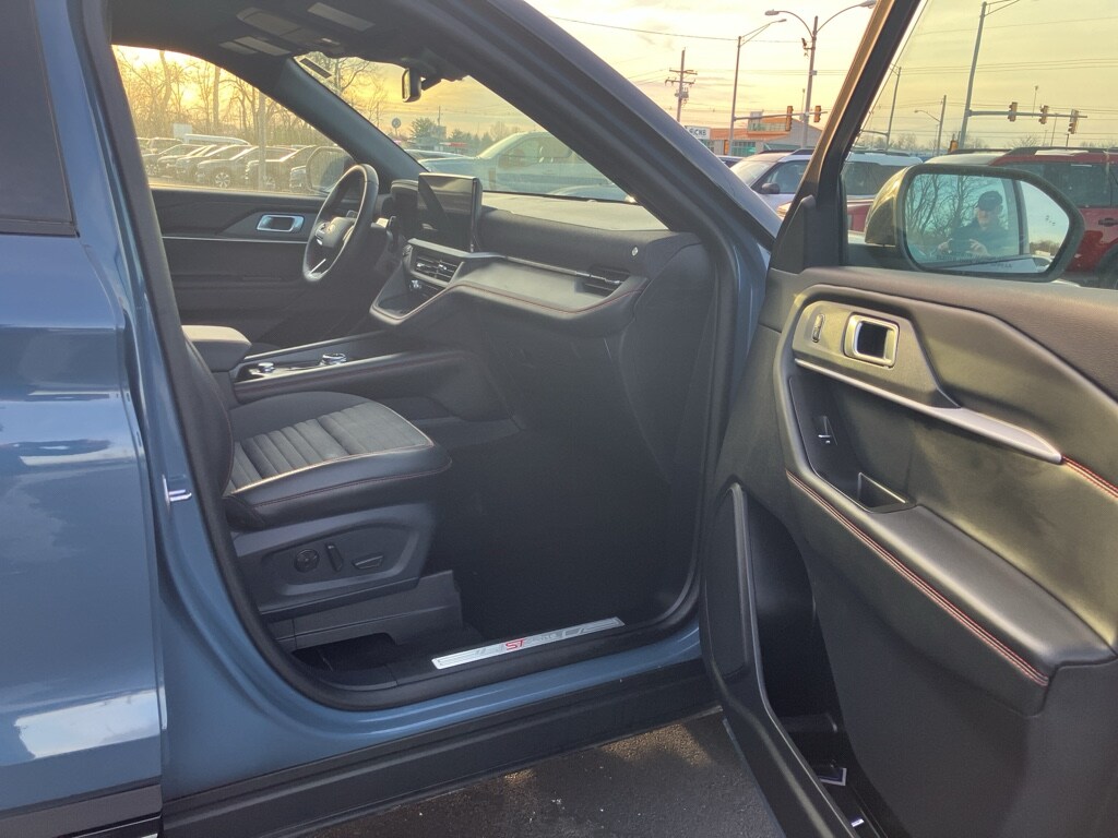 Used 2025 Ford Explorer ST-Line SUV