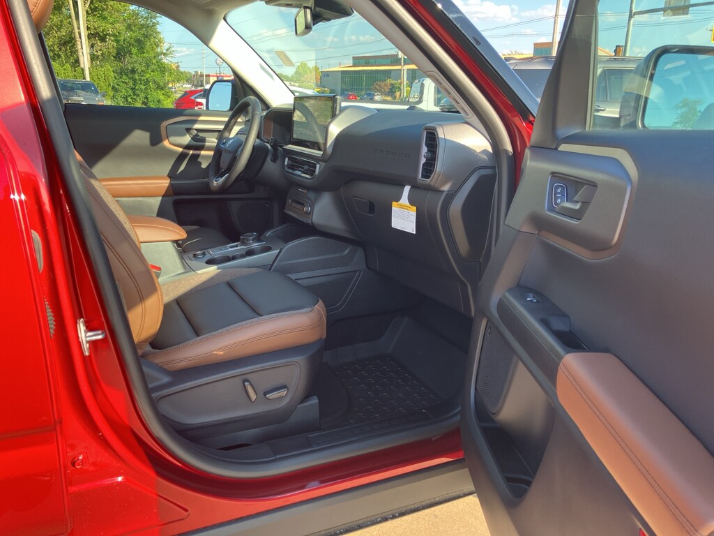 2025 Ford Bronco Sport Outer Banks photo 3