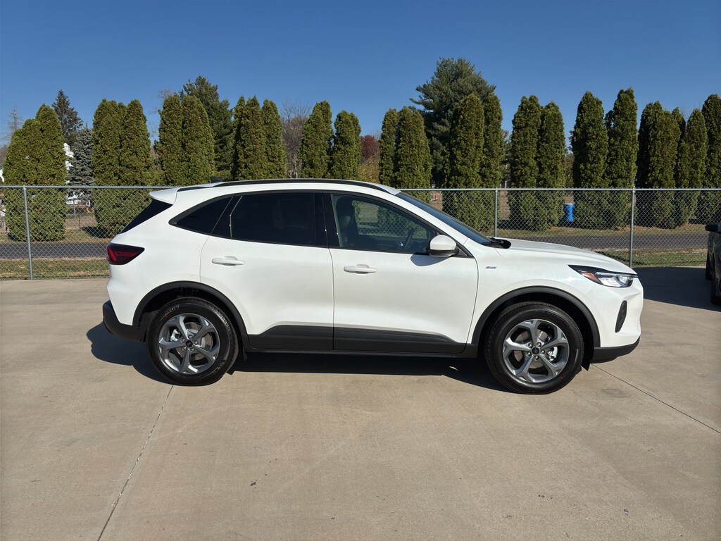 2026 Ford Escape ST-Line Select Sport photo 2