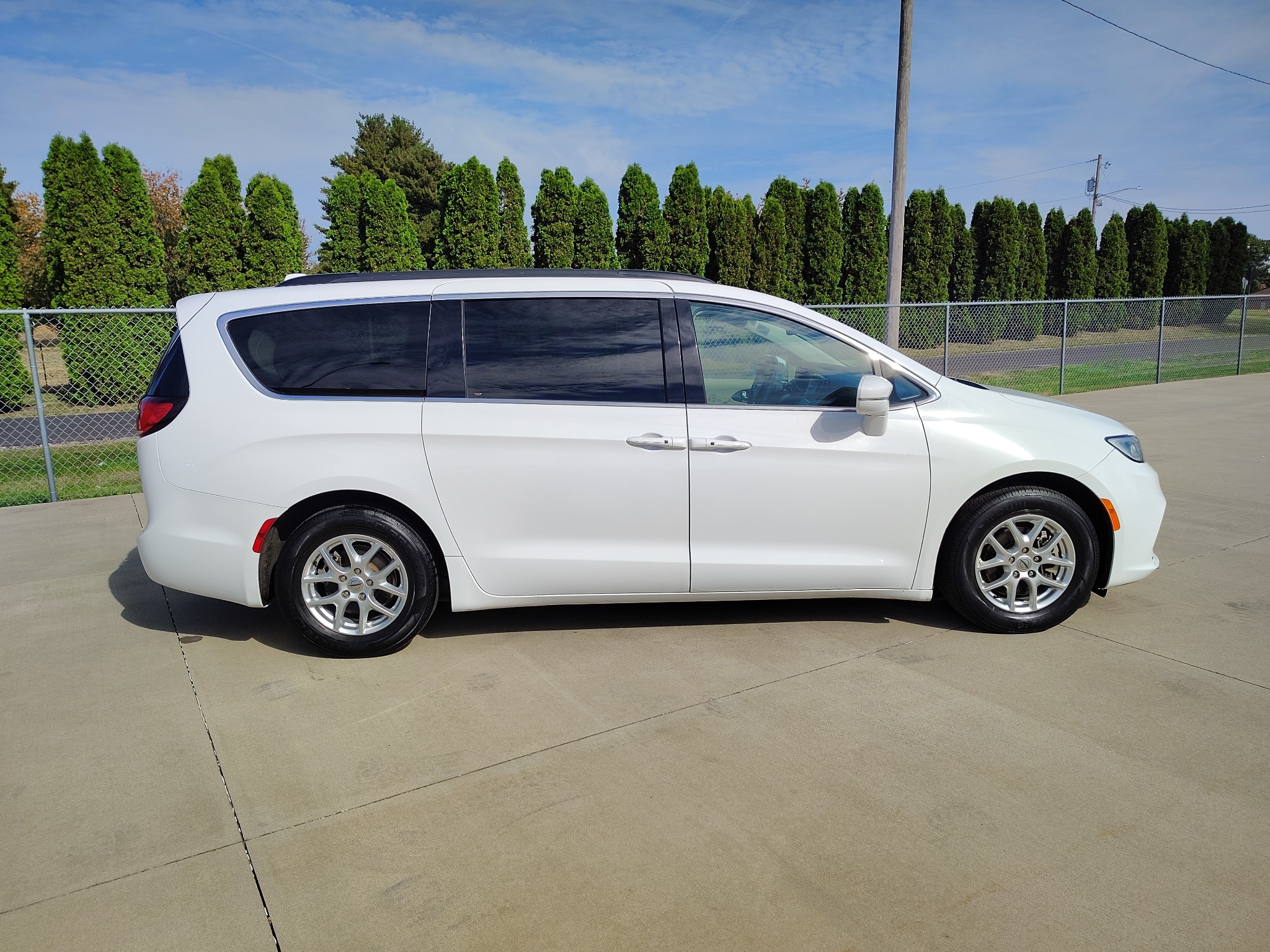 Used 2022 Chrysler Pacifica Touring L Van Passenger Van