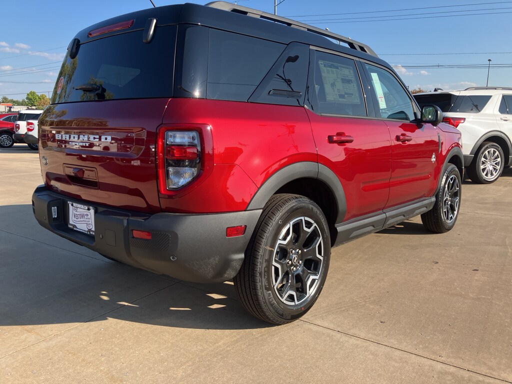 2025 Ford Bronco Sport Outer Banks photo 2