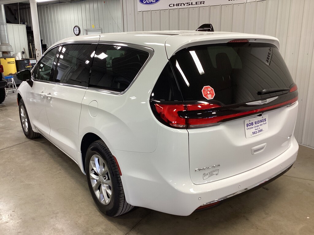 New 2026 Chrysler Pacifica Select Van Passenger Van