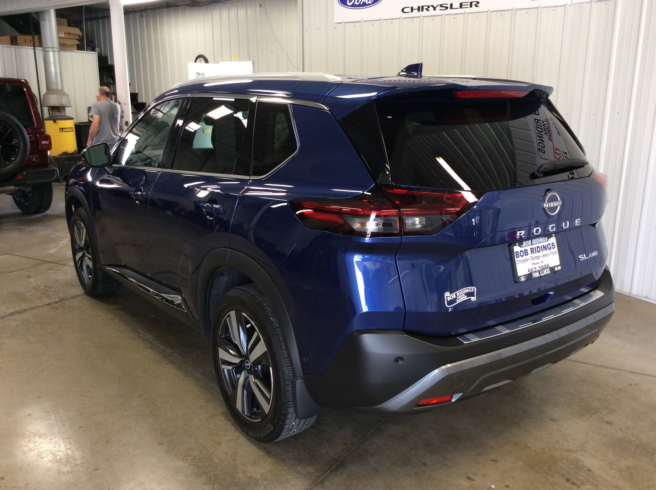 2023 Nissan Rogue SL photo 3