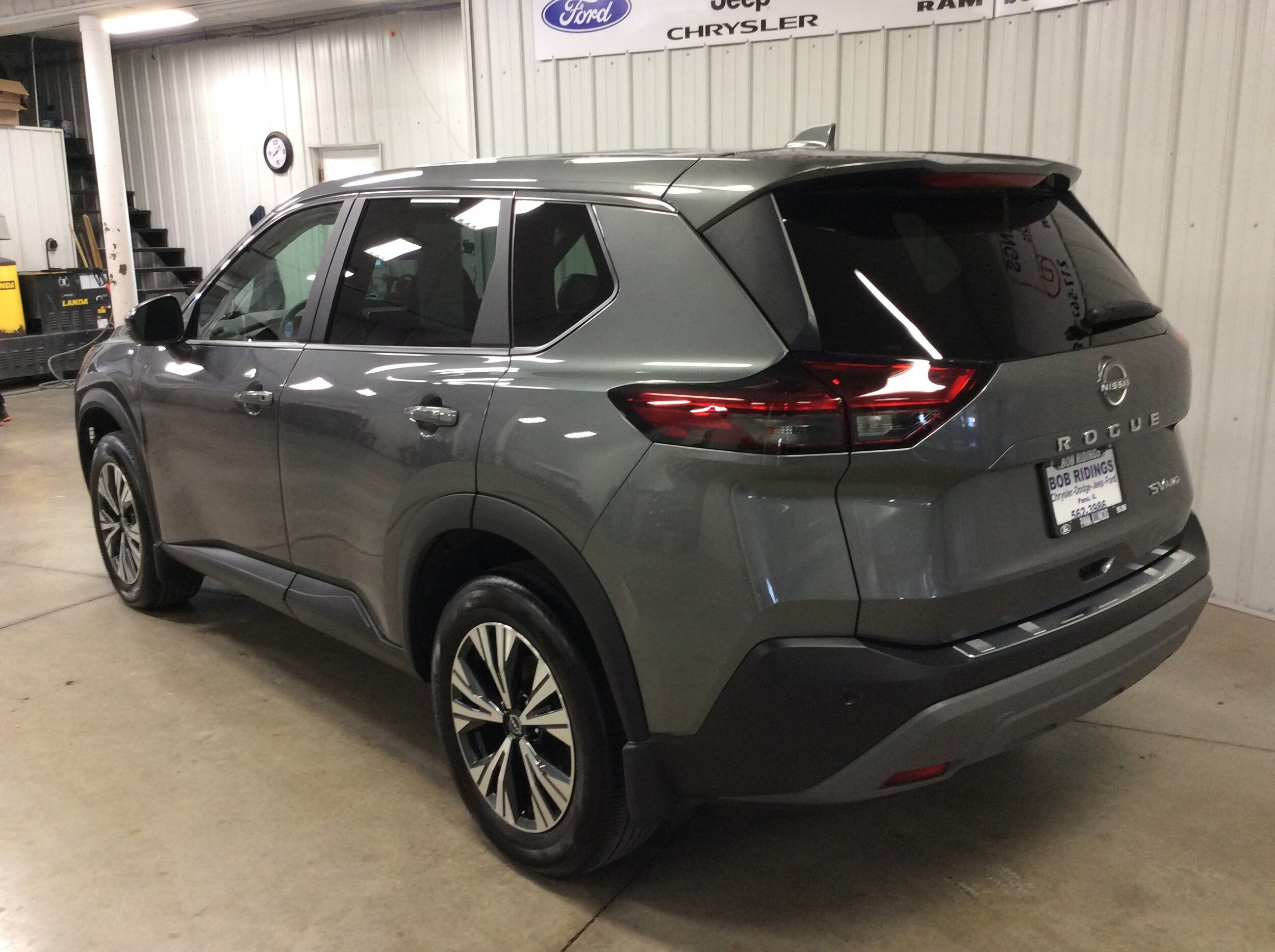 2022 Nissan Rogue SV photo 3