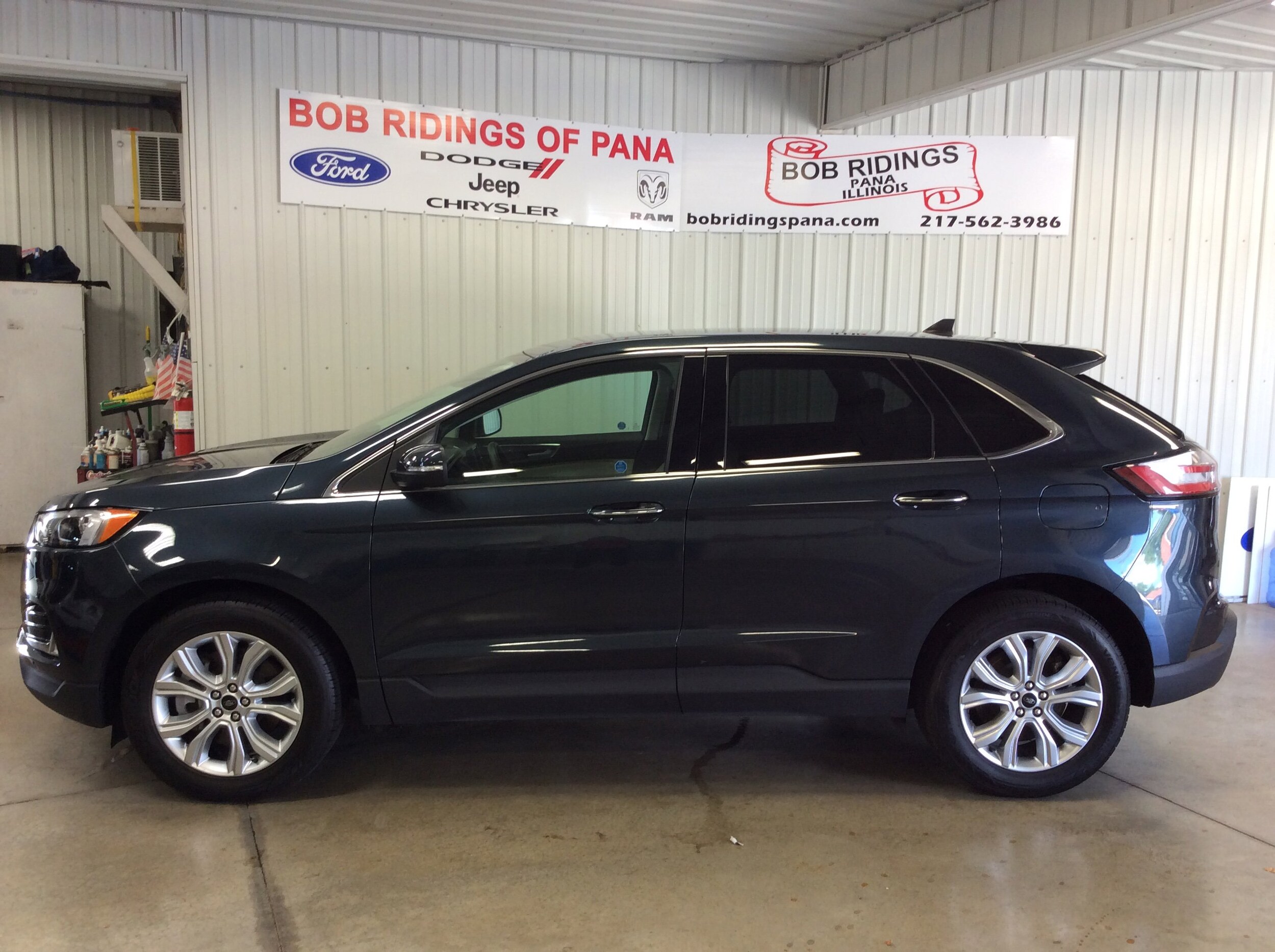 2024 Ford Edge Titanium photo 3